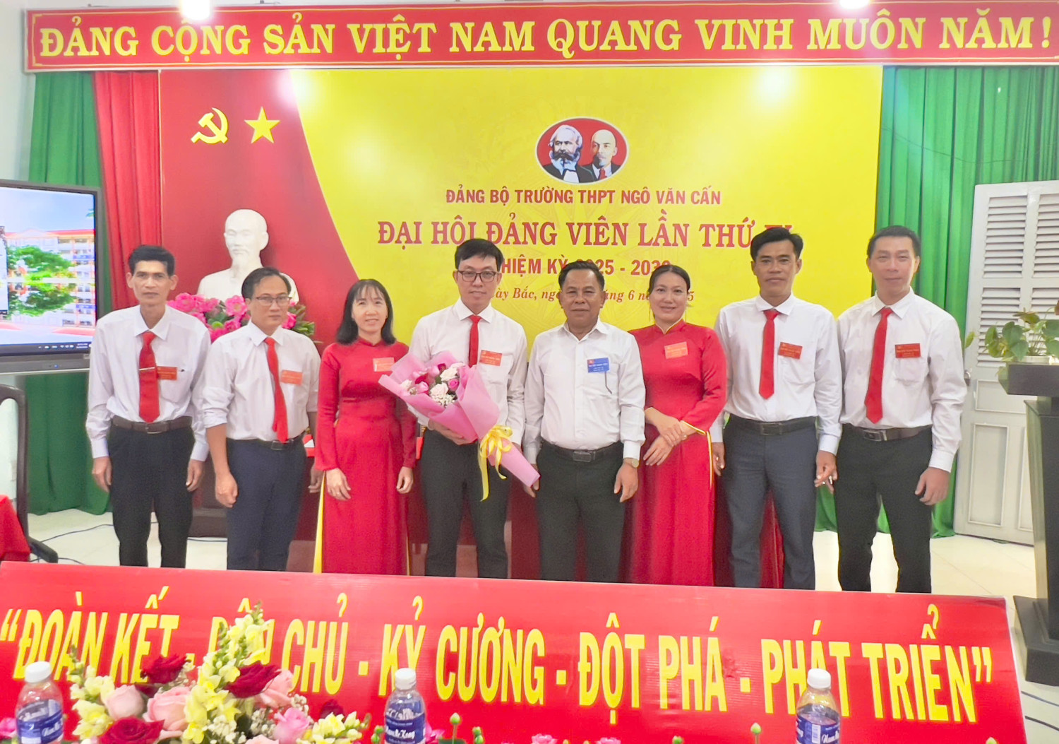 TRƯỜNG THPT NGÔ VĂN CẤN: PHÁT HUY VAI TRÒ LÃNH ĐẠO CỦA ĐẢNG, NÂNG CAO CHẤT LƯỢNG GIÁO DỤC TOÀN DIỆN