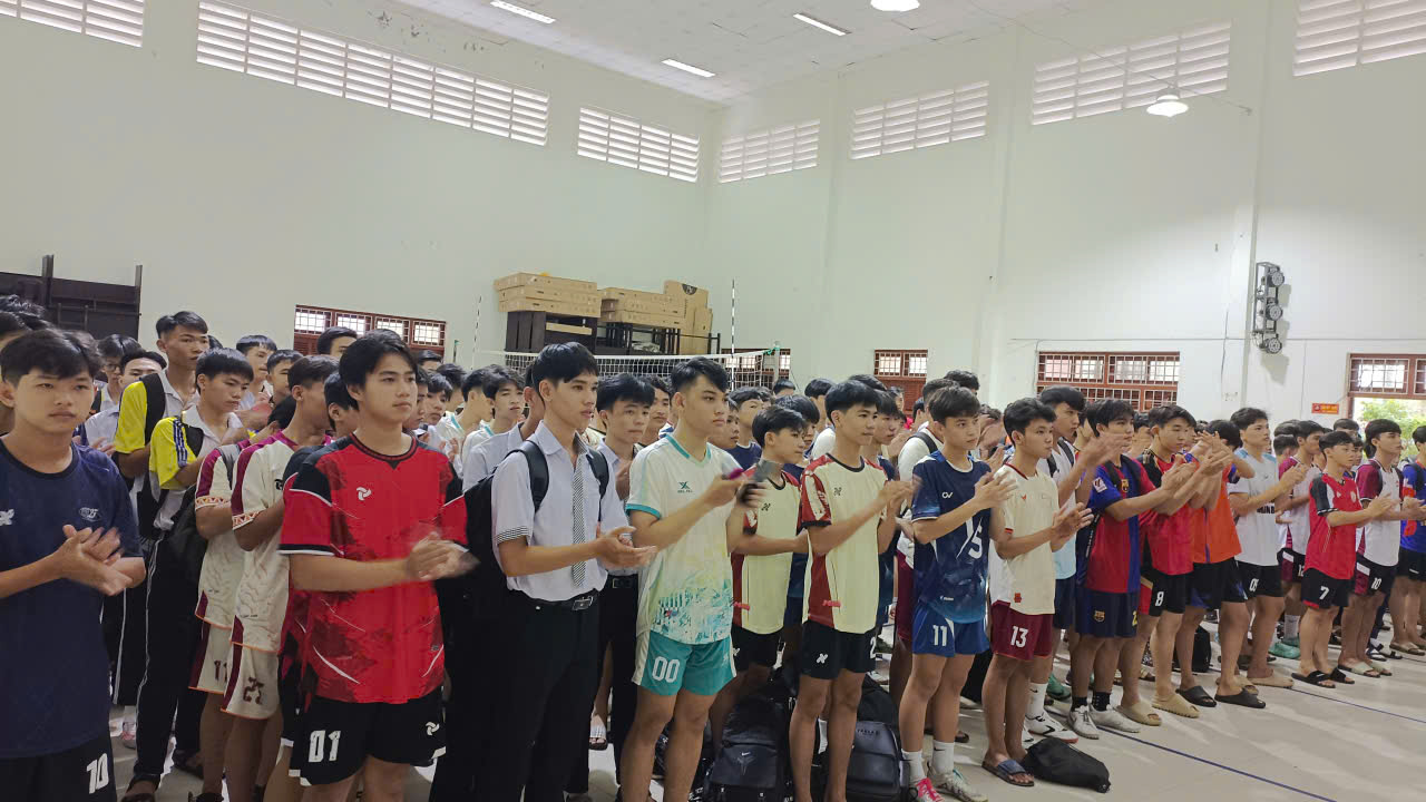 SÔI NỔI LỄ KHAI MẠC GIẢI BÓNG ĐÁ MINI NAM TRƯỜNG THPT NGÔ VĂN CẤN NĂM 2025