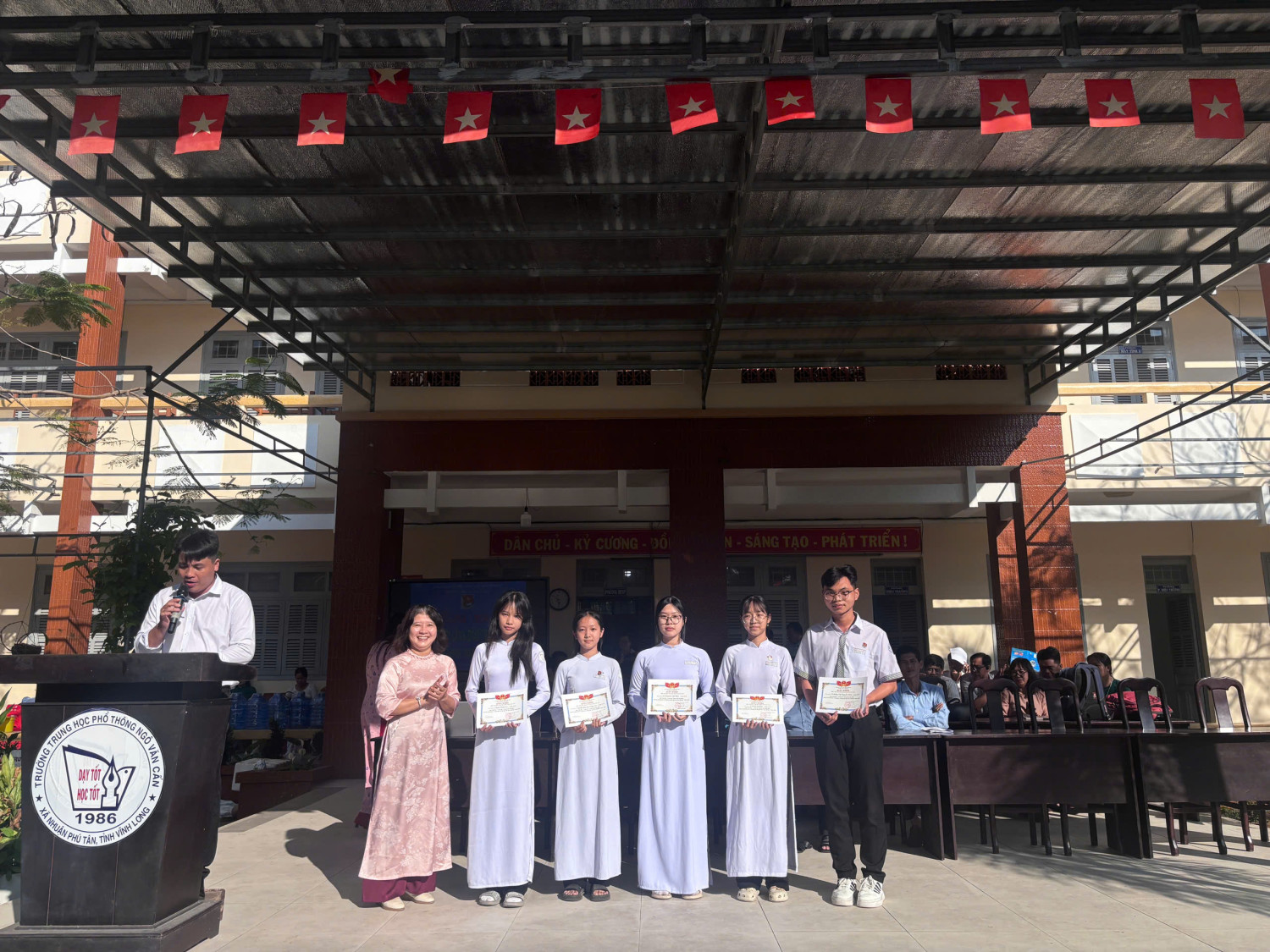 LAN TỎA SÁNG KIẾN – XÂY DỰNG TRƯỜNG HỌC AN TOÀN, KHÔNG BẠO LỰC