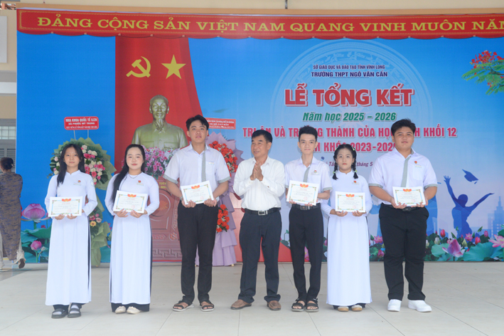 TRƯỜNG THPT NGÔ VĂN CẤN TỔ CHỨC LỄ TỔNG KẾT NĂM HỌC 2025–2026 VÀ CHƯƠNG TRÌNH TRI ÂN, TRƯỞNG THÀNH CỦA HỌC SINH KHỐI 12 NIÊN KHÓA 2023–2026