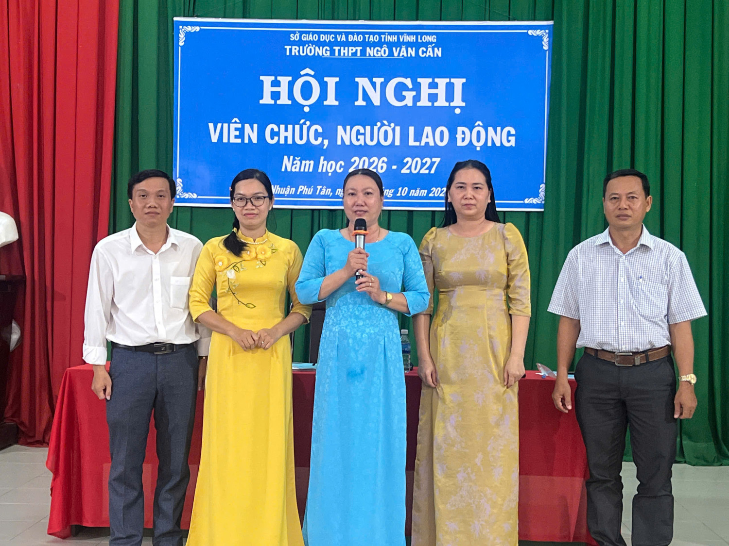 TRƯỜNG THPT NGÔ VĂN CẤN TỔ CHỨC HỘI NGHỊ VIÊN CHỨC, NGƯỜI LAO ĐỘNG NĂM HỌC 2026–2027